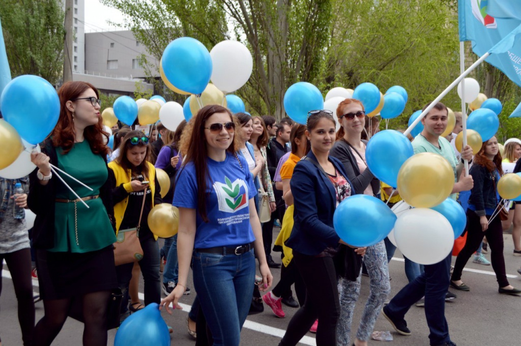 Студенты и преподаватели ВолГУ приняли участие в демонстрации, посвященной 1 мая.jpg